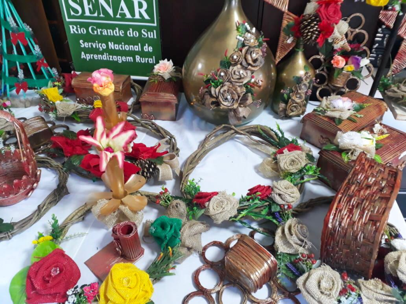 ENCERRAMENTO DO CURSO DE ARTESANATO EM MATERIAL RECICLÁVEL